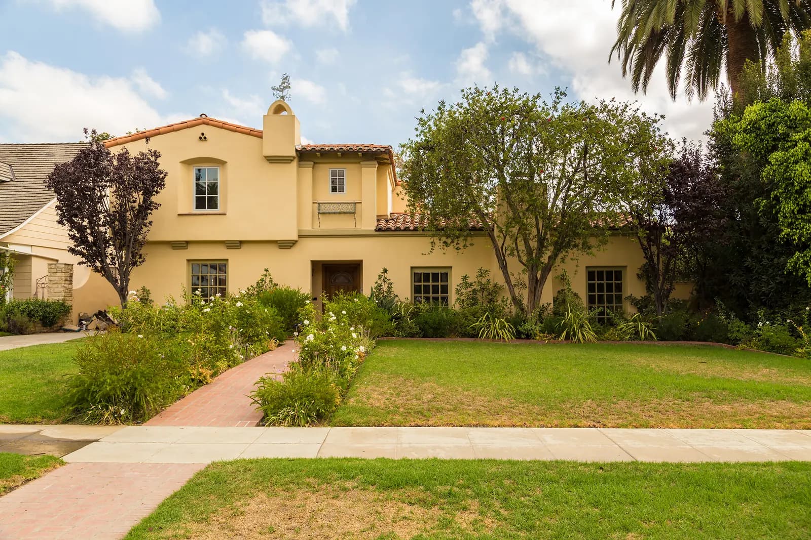 A landscaped Los Angeles home with a welcoming front walk