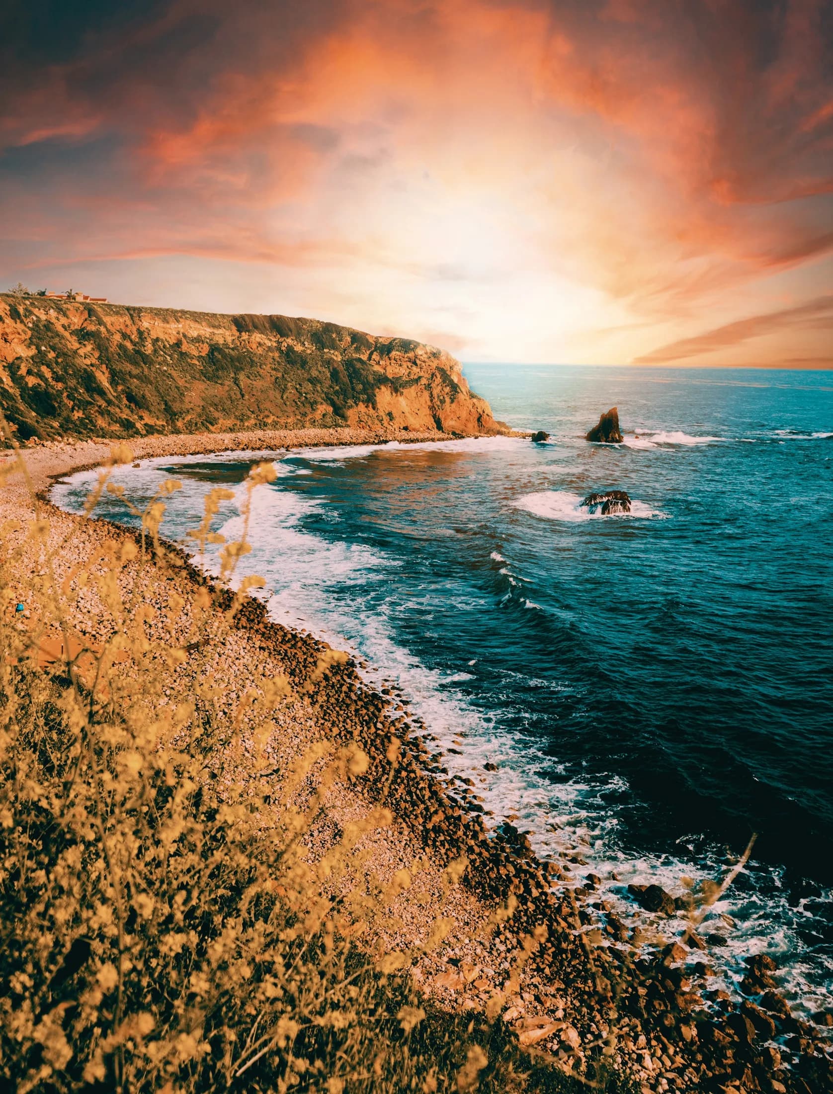A quiet rocky cove along the Palos Verdes shoreline